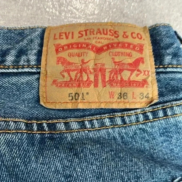 [W36L34]Levi’s 501  Light washed Men Straight Leg Jeans - Picture 7 of 7